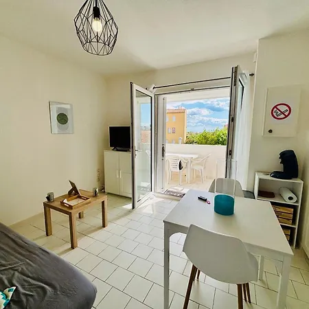 Cap d Agde T2 a 3 min de la plage a pied avec parking prive loggia pour 2 a 4 personnes * Agde