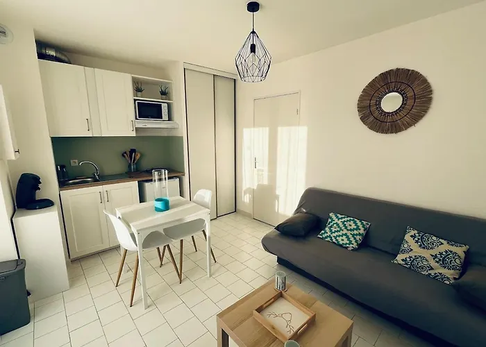 Cap d Agde T2 a 3 min de la plage a pied avec parking prive loggia pour 2 a 4 personnes Appartement Agde