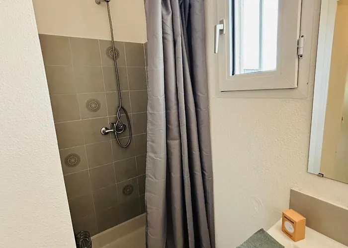 Cap d Agde T2 a 3 min de la plage a pied avec parking prive loggia pour 2 a 4 personnes Appartement