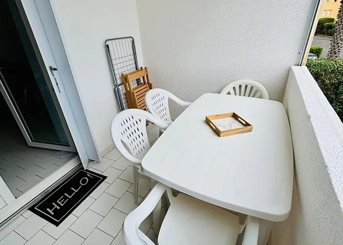 Cap d Agde T2 a 3 min de la plage a pied avec parking prive loggia pour 2 a 4 personnes