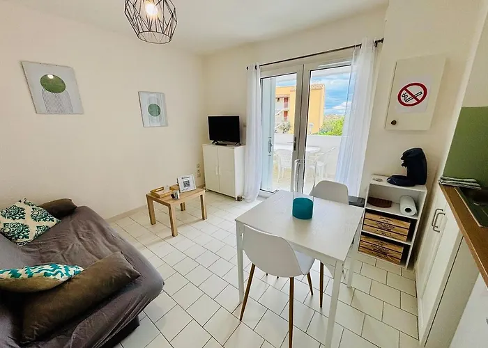 Cap d Agde T2 a 3 min de la plage a pied avec parking prive loggia pour 2 a 4 personnes Appartement