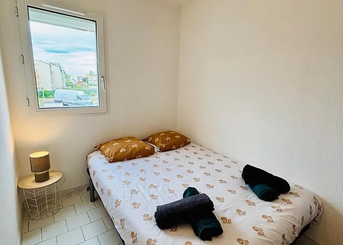 Cap d Agde T2 a 3 min de la plage a pied avec parking prive loggia pour 2 a 4 personnes Agde