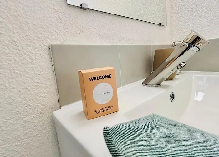 Cap d Agde T2 a 3 min de la plage a pied avec parking prive loggia pour 2 a 4 personnes * Agde