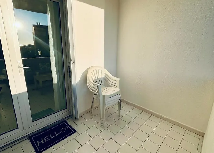 Cap d Agde T2 a 3 min de la plage a pied avec parking prive loggia pour 2 a 4 personnes