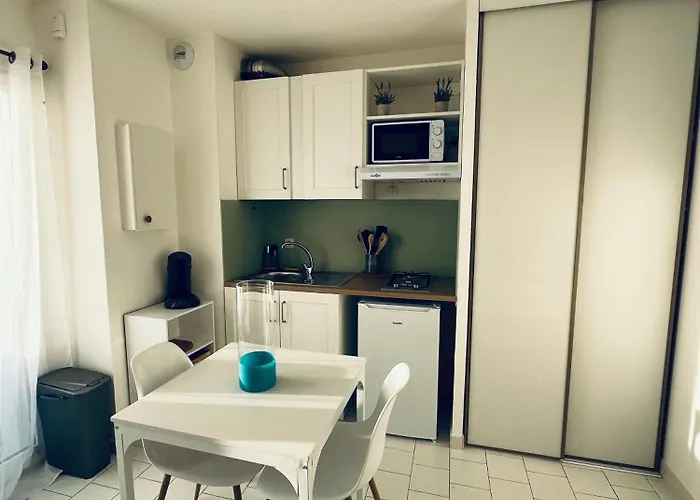 Appartement Cap d Agde T2 a 3 min de la plage a pied avec parking prive loggia pour 2 a 4 personnes